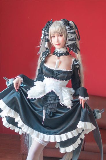三度_69碧蓝航线可畏Cosplay写真 银发双马尾皇家淑女全身造型展示